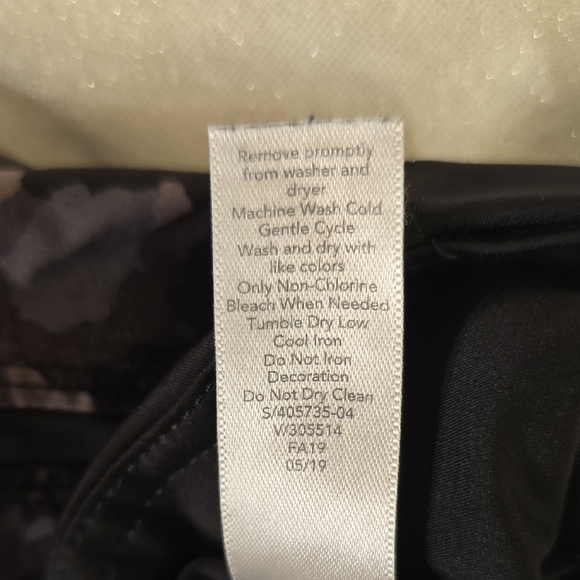 Athleta Women's Camo Athletic Shorts in Black and Gray - Picture 7 of 12